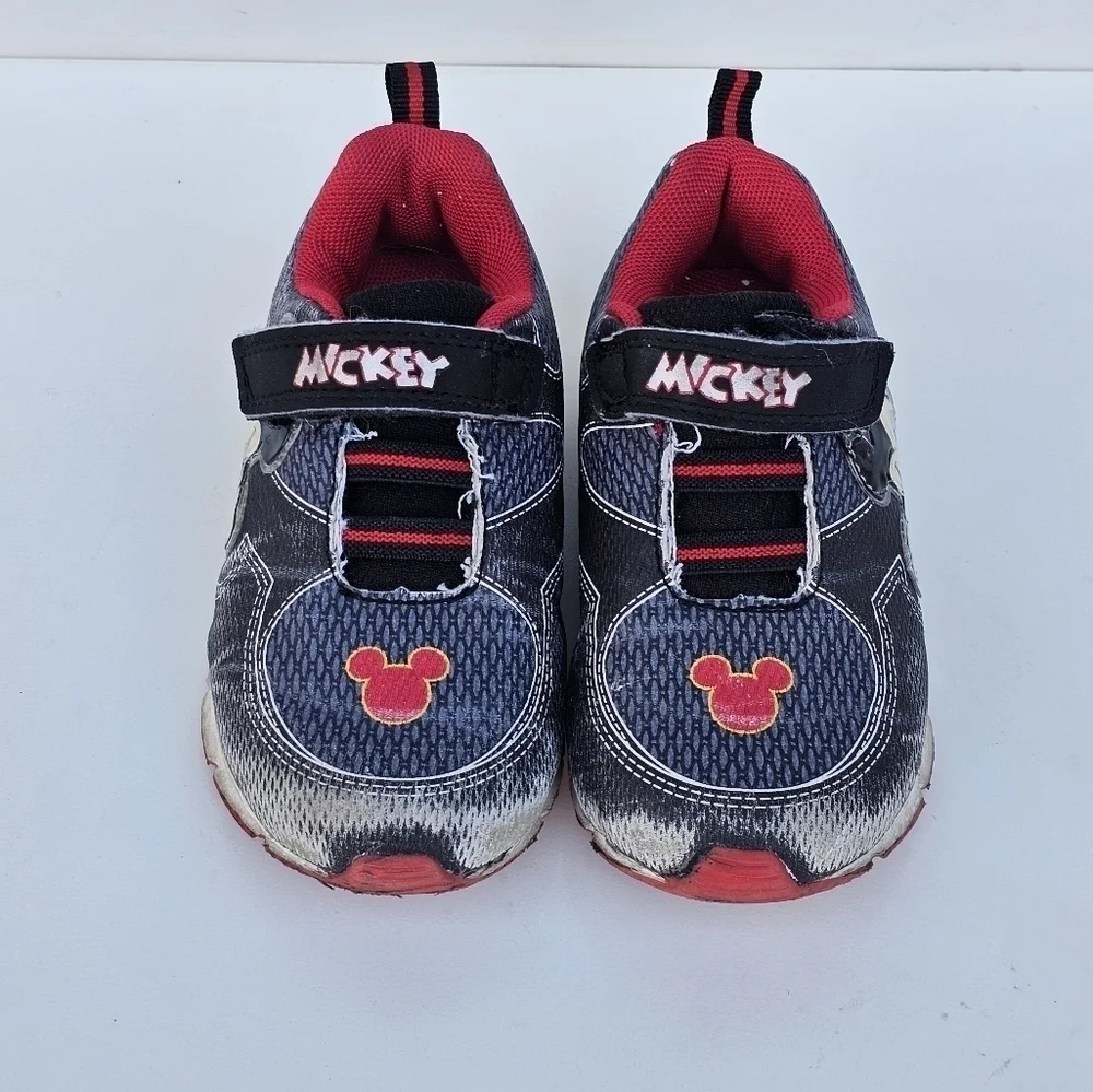 Disney junior mickey mouse Slip on Velcro. sneakers Toddler boys size 8.